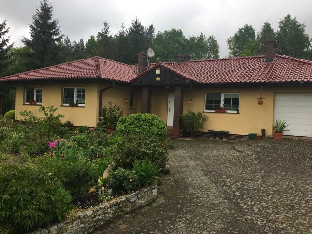 dom wolnostojący, 5 pokoi Uraz Niziny, ul. Główna. Zdjęcie 1