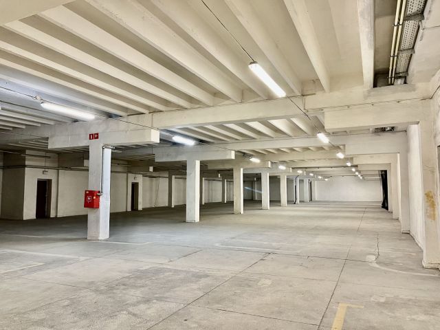 Hala/magazyn Pabianice, ul. gen. Stefana "Grota" Roweckiego. Zdjęcie 1