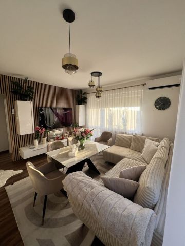 Mieszkanie 3-pokojowe Fasty. Zdjęcie 1