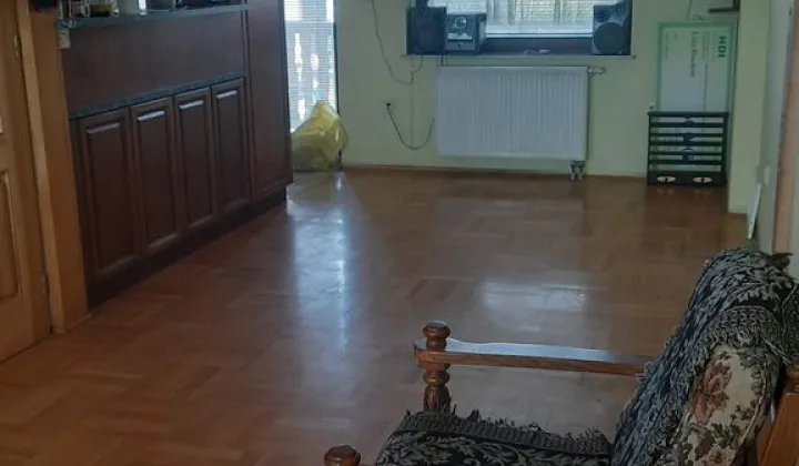 dom szeregowy, 9 pokoi Jelcz-Laskowice, ul. Irysowa