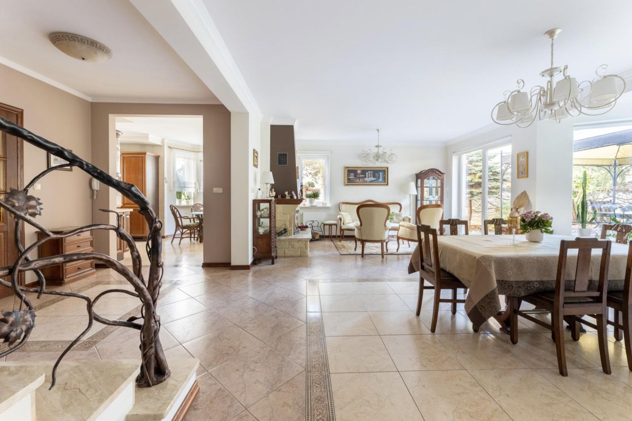 dom wolnostojący, 7 pokoi Chyby, ul. Cisowa. Zdjęcie 2