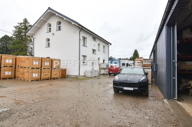 dom wolnostojący, 15 pokoi Złotniki. Zdjęcie 3