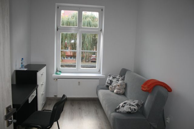 Mieszkanie 3-pokojowe Jelenia Góra Centrum, pl. Ratuszowy. Zdjęcie 1