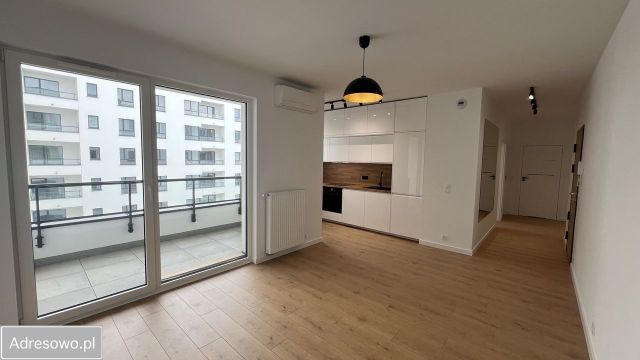 Mieszkanie 3-pokojowe Warszawa Włochy, ul. Równoległa. Zdjęcie 1