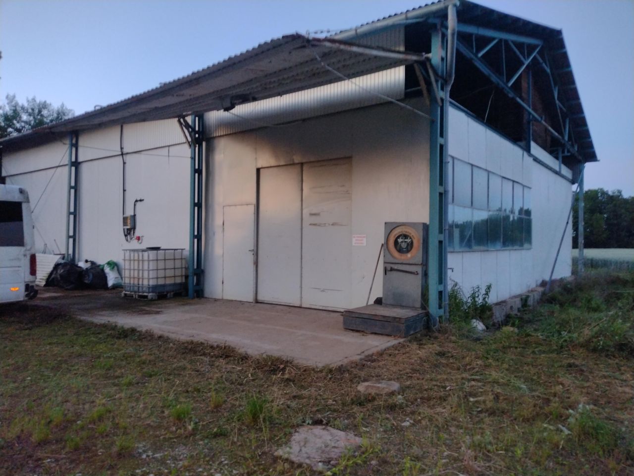 Hala/magazyn Stawiska. Zdjęcie 1