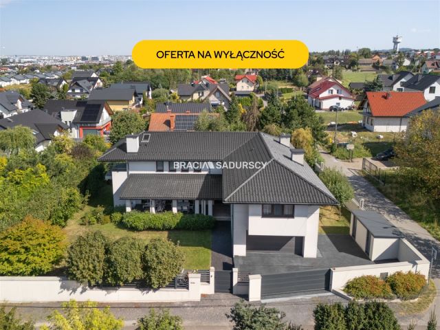 dom wolnostojący, 6 pokoi Kraków Dębniki, ul. Kozienicka. Zdjęcie 1