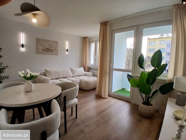 Mieszkanie 4-pokojowe Świdnica, ul. Mieczysława Kozara Słobódzkiego. Zdjęcie 1