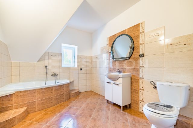 dom wolnostojący, 6 pokoi Strażów. Zdjęcie 15