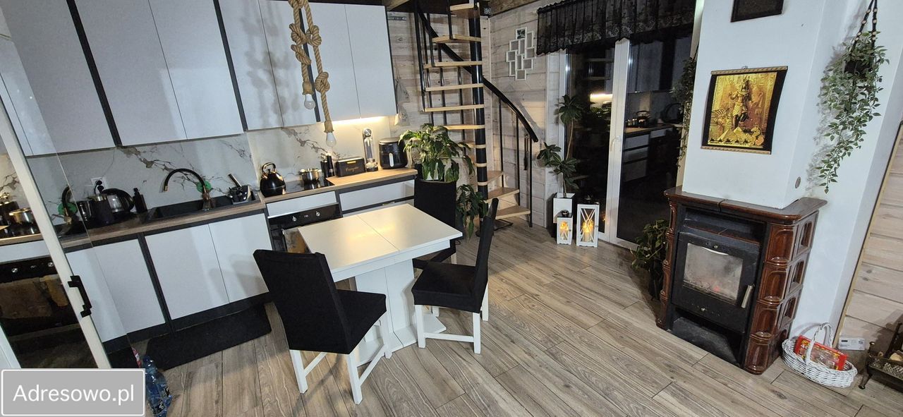 dom wolnostojący, 1 pokój Lutom. Zdjęcie 4