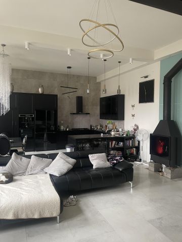 Mieszkanie 4-pokojowe Piotrowice Świdnickie. Zdjęcie 1