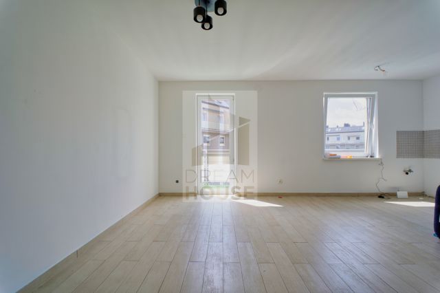 Mieszkanie 5-pokojowe Oleśnica, ul. Brzozowa. Zdjęcie 3