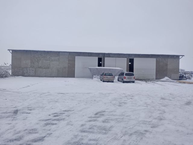 Hala/magazyn Radonice. Zdjęcie 1