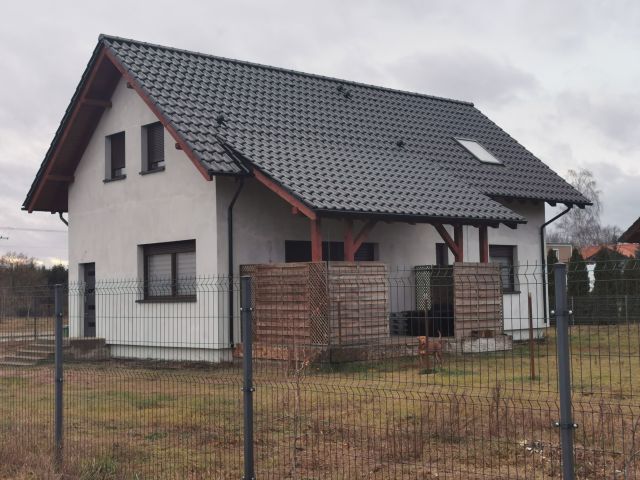 dom wolnostojący, 5 pokoi Krzyż Wielkopolski. Zdjęcie 1