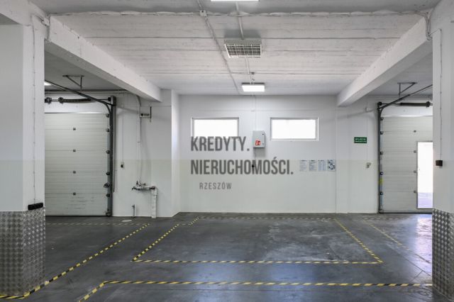 Hala/magazyn Trzciana. Zdjęcie 11