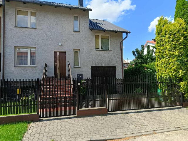 dom szeregowy Maków Mazowiecki, ul. Leopolda Staffa. Zdjęcie 1