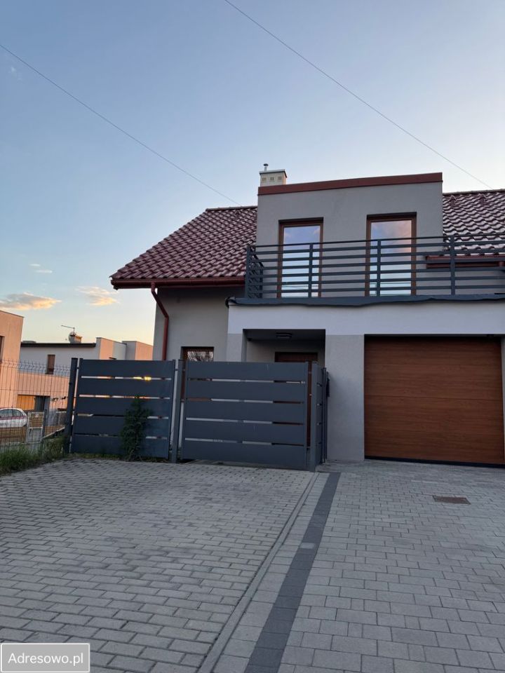 bliźniak, 4 pokoje Katowice Kostuchna, ul. Karola Stabika
