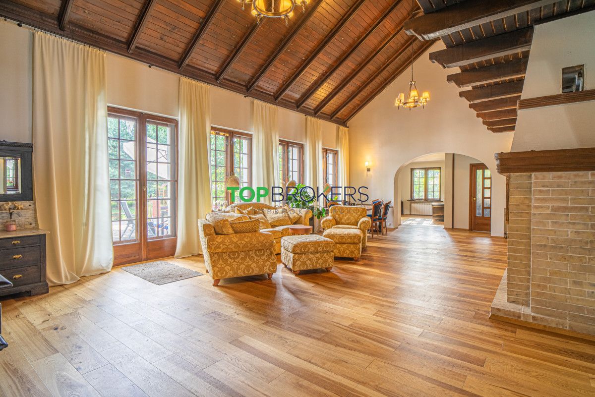 dom wolnostojący, 21 pokoi Milanówek