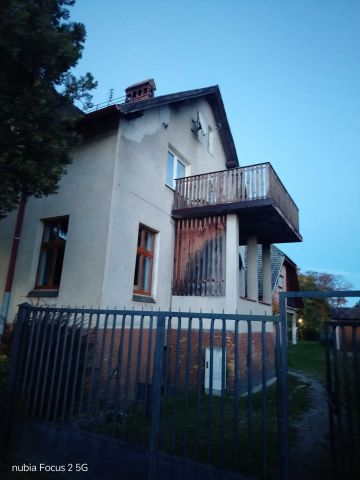 Mieszkanie 4-pokojowe Żarów. Zdjęcie 1