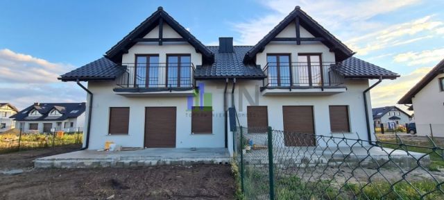 bliźniak, 5 pokoi Chrząstawa Mała. Zdjęcie 12