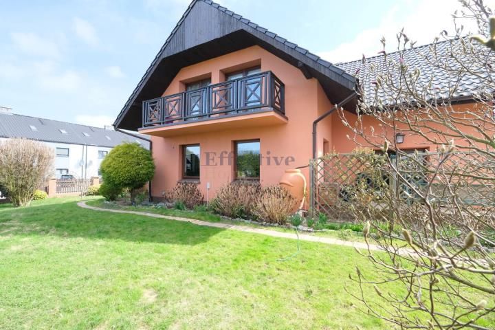 dom wolnostojący, 6 pokoi Środa Śląska, ul. gen. Władysława Sikorskiego. Zdjęcie 2