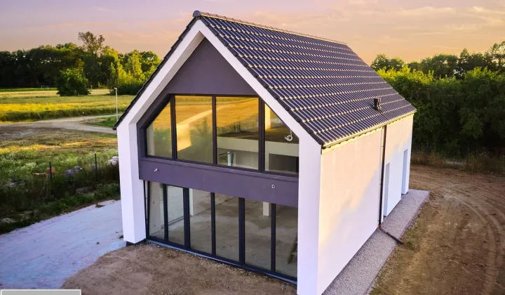 dom wolnostojący, 5 pokoi Czernica