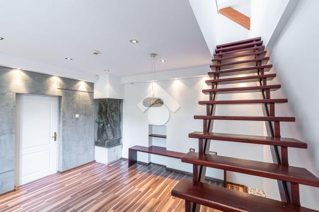 Lokal Kraków Podgórze Duchackie, ul. gen. Henryka Kamieńskiego. Zdjęcie 7