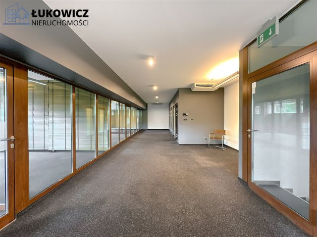 Biuro Bielsko-Biała Osiedle Karpackie. Zdjęcie 1