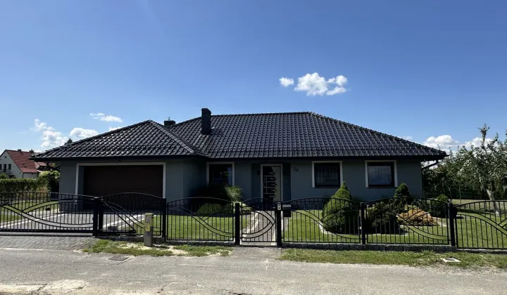 dom wolnostojący, 4 pokoje Komprachcice