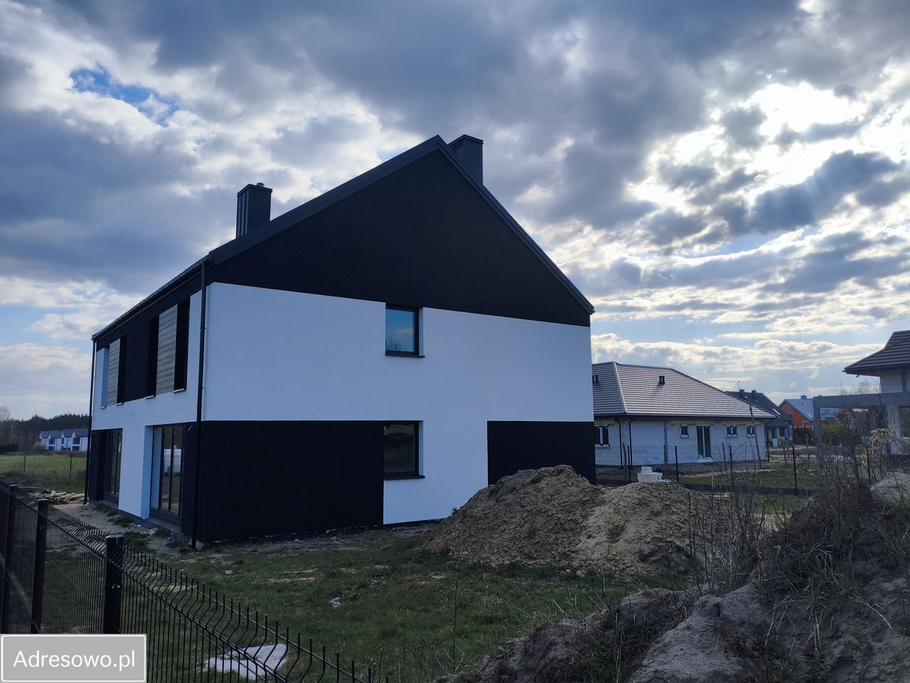 bliźniak, 5 pokoi Kąty. Zdjęcie 9