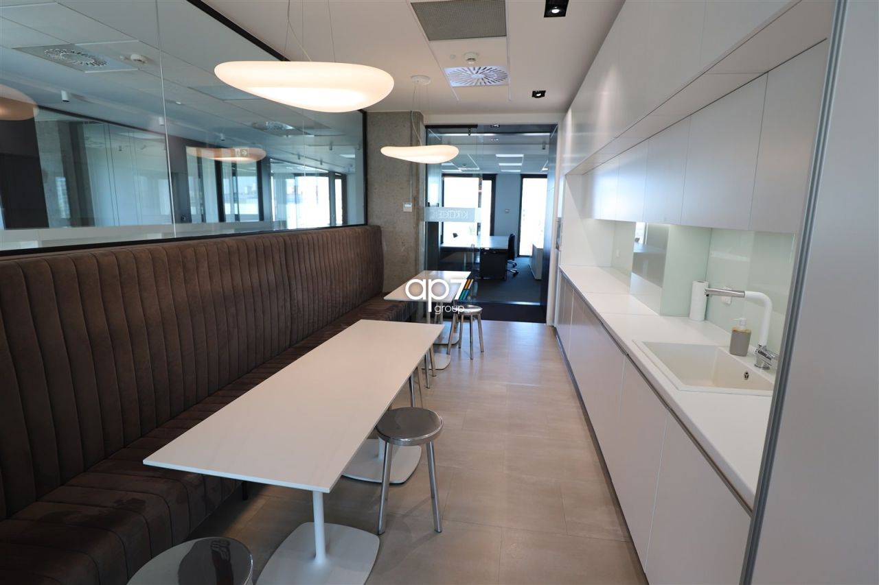 Biuro Kraków Prądnik Czerwony, ul. Pilotów. Zdjęcie 7