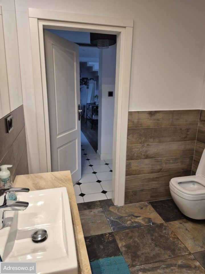 dom wolnostojący, 5 pokoi Brzeźnica. Zdjęcie 2