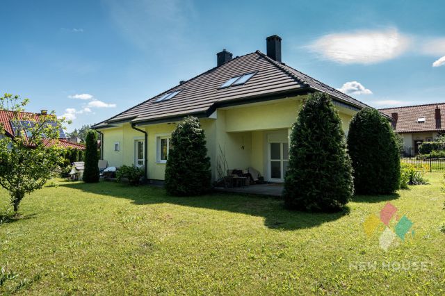 dom wolnostojący, 5 pokoi Sząbruk, ul. Rumiankowa. Zdjęcie 2