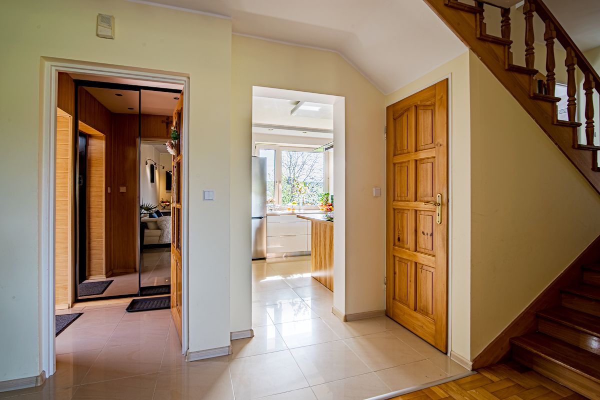 dom wolnostojący, 5 pokoi Rzuchowa. Zdjęcie 3