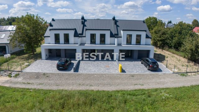 dom szeregowy, 4 pokoje Koszyce Małe. Zdjęcie 1