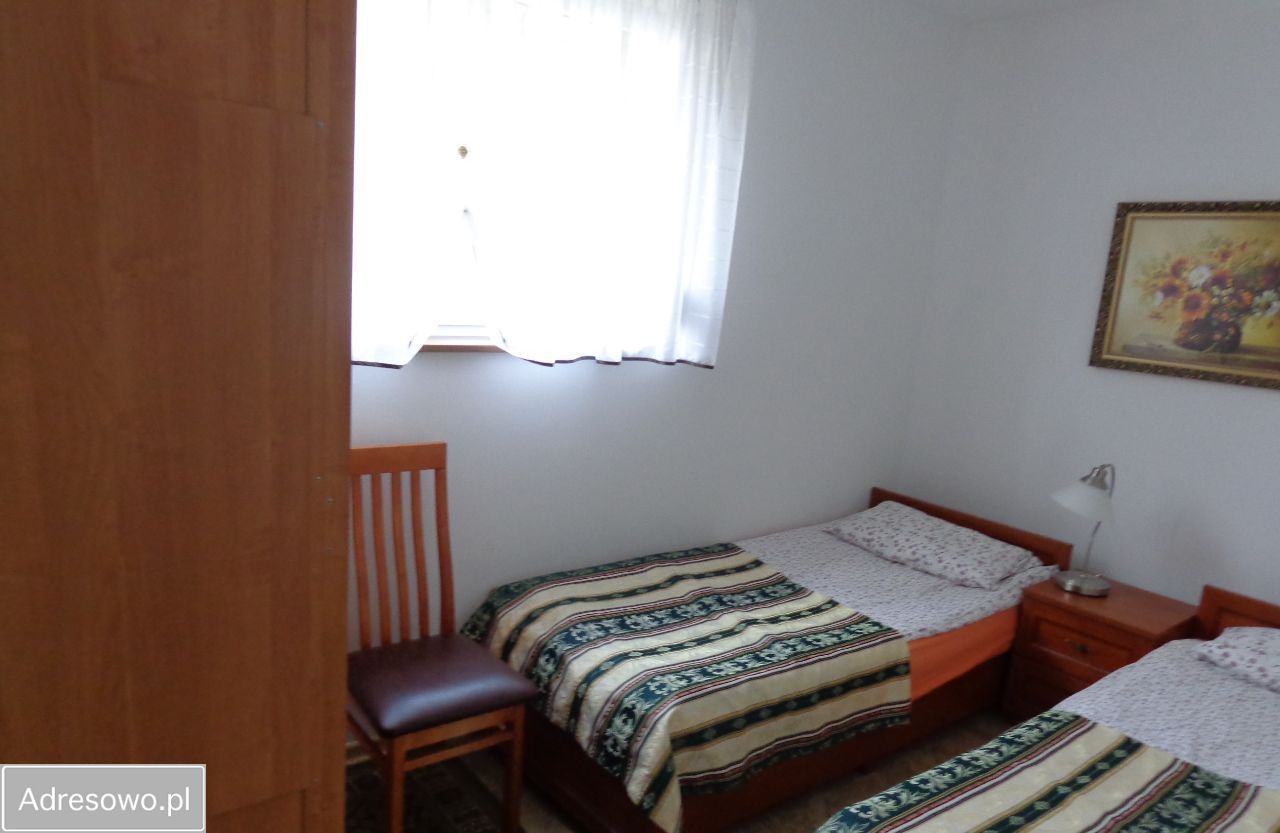 bliźniak, 8 pokoi Łazy. Zdjęcie 9