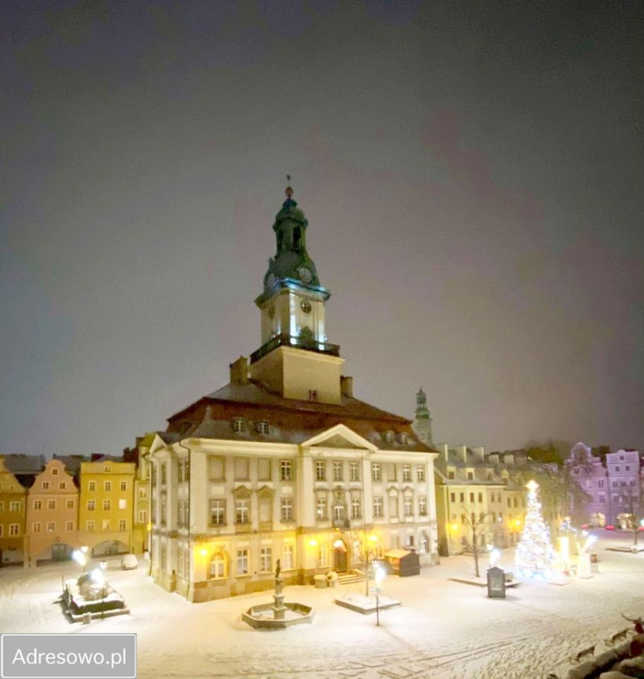 Mieszkanie 3-pokojowe Jelenia Góra Centrum, pl. Ratuszowy. Zdjęcie 4
