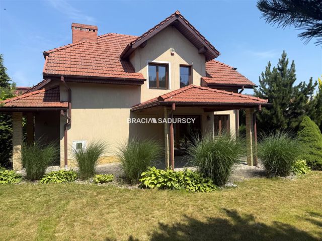 dom wolnostojący, 7 pokoi Kraków Dębniki, ul. Sławomira Odrzywolskiego. Zdjęcie 1