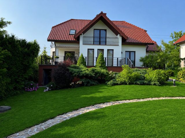 dom wolnostojący, 6 pokoi Rzeszotary, ul. Dworska. Zdjęcie 1