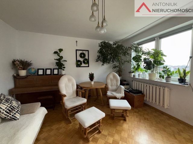 Mieszkanie 4-pokojowe Nowy Dwór Mazowiecki, ul. gen. Leopolda Okulickiego. Zdjęcie 1