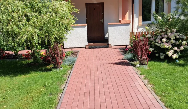 dom wolnostojący, 4 pokoje Laszczki, ul. Leszczynowa