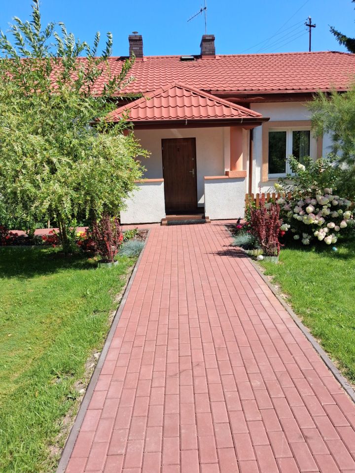 dom wolnostojący, 4 pokoje Laszczki, ul. Leszczynowa. Zdjęcie 1