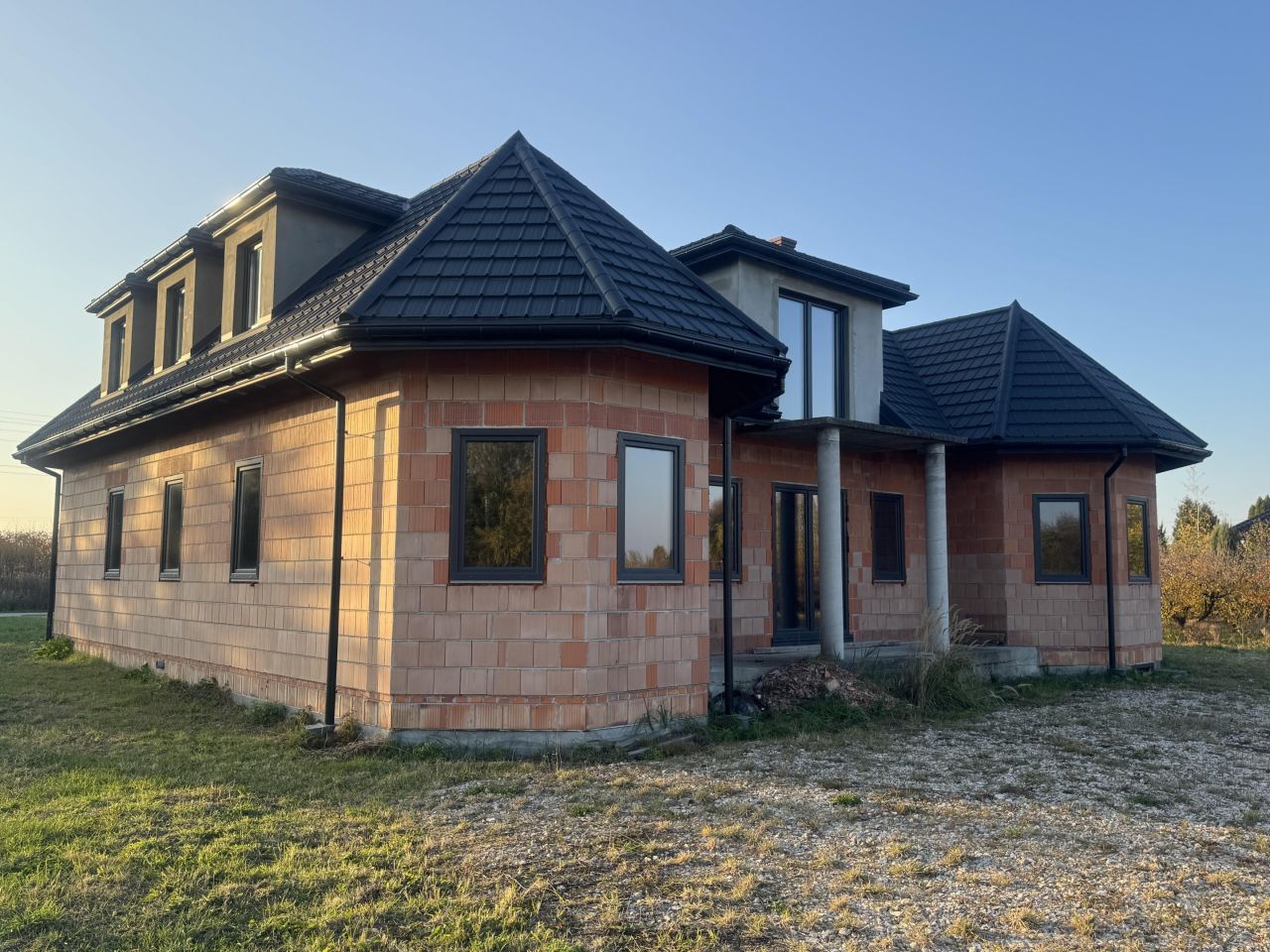 dom wolnostojący, 8 pokoi Nowe Miasto nad Pilicą, ul. 1 Maja. Zdjęcie 5