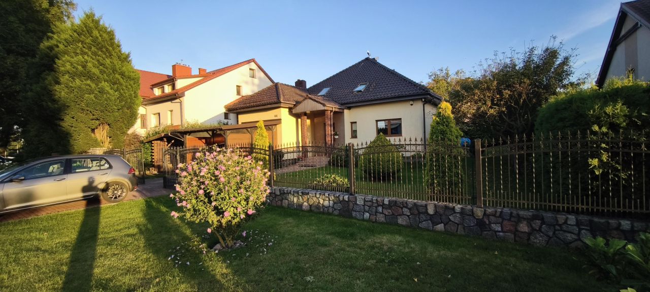 dom wolnostojący, 5 pokoi Reda Ciechocino, ul. Wiejska. Zdjęcie 1