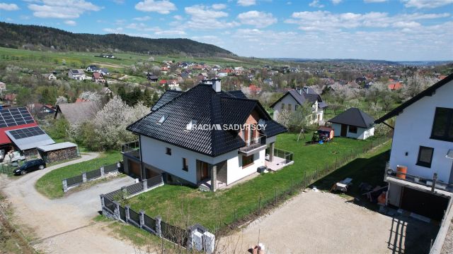 dom wolnostojący, 7 pokoi Bysina Górne Przedmieście. Zdjęcie 5
