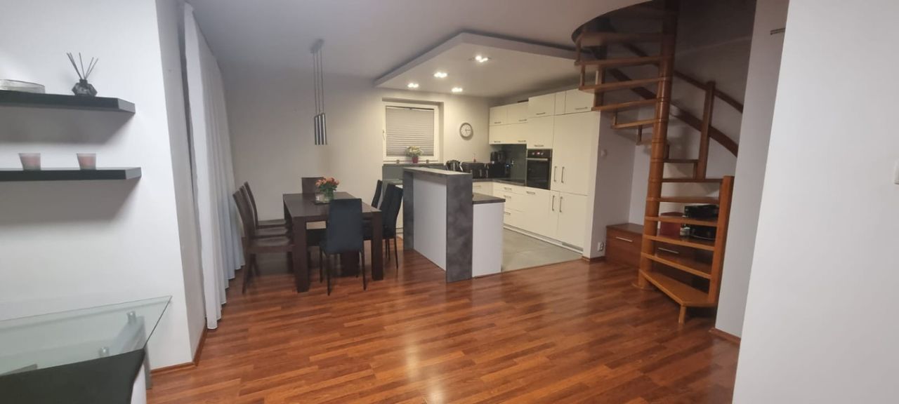 Mieszkanie 4-pokojowe Skierniewice, ul. Adama Mickiewicza. Zdjęcie 3