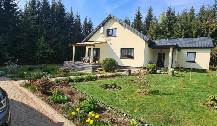 dom wolnostojący, 4 pokoje Grzegorzewice, ul. Świerkowa