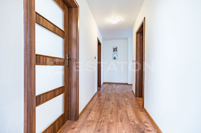 dom wolnostojący, 6 pokoi Strażów. Zdjęcie 12