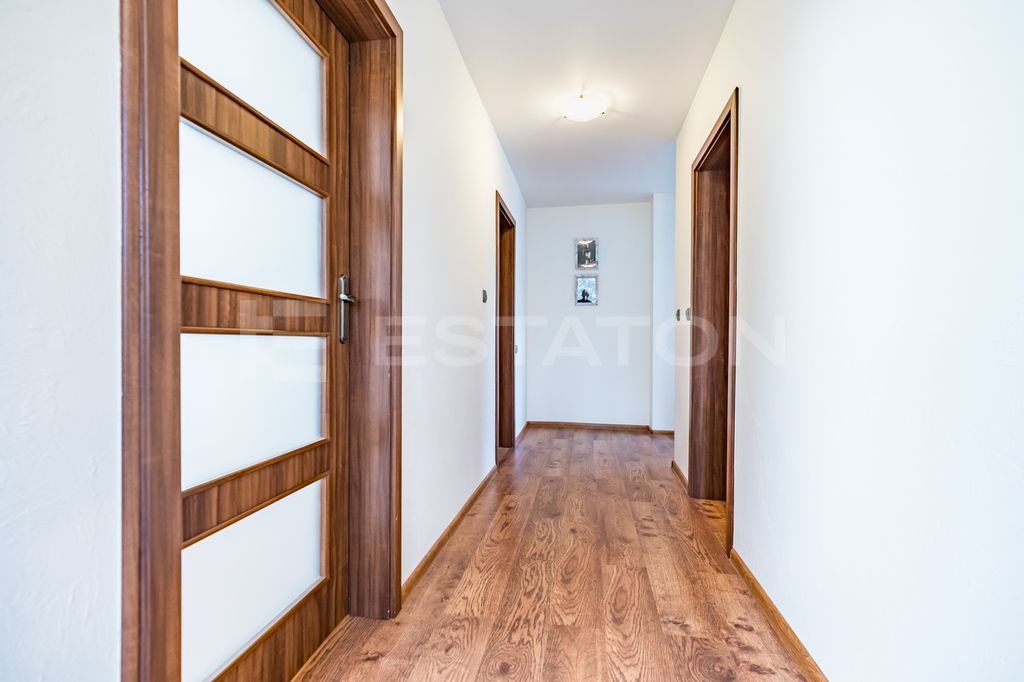 dom wolnostojący, 6 pokoi Strażów. Zdjęcie 12