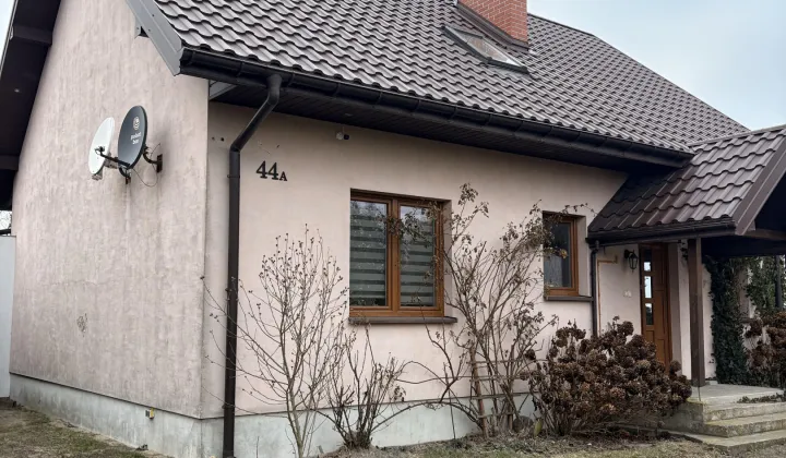 dom wolnostojący, 3 pokoje Morawki, Morawki