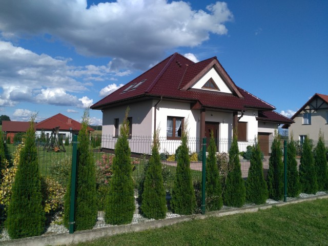dom wolnostojący, 5 pokoi Rościsławice, ul. Żmigrodzka. Zdjęcie 1